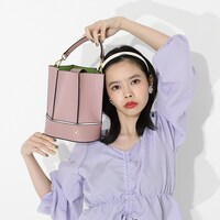 甘露寺蜜璃モデルのバッグの使用イメージ。