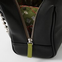 悲鳴嶼行冥モデルのバッグ。