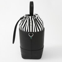 伊黒小芭内モデルのバッグ。