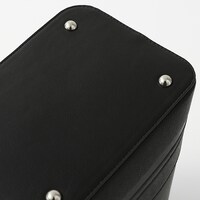 伊黒小芭内モデルのバッグ。