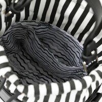 伊黒小芭内モデルのバッグ。