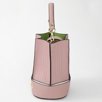 甘露寺蜜璃モデルのバッグ。