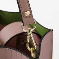 甘露寺蜜璃モデルのバッグ。