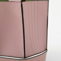 甘露寺蜜璃モデルのバッグ。