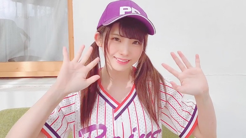 ビッグコミックスペリオールの公式Twitter（@bigsuperior）ではえなこからのコメント動画を公開中。