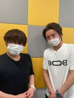 左から松岡禎丞、藤原竜也。