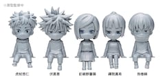 呪術廻戦」25体のフィギュアセット登場、虎杖悠仁や五条悟らが棚にお 