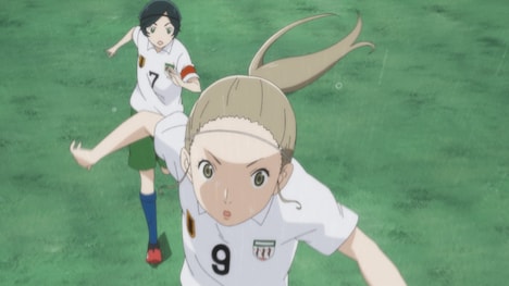 TVアニメ「さよなら私のクラマー」15秒CMより。(c)新川直司・講談社/さよなら私のクラマー製作委員会