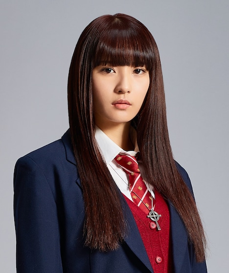 浅川梨奈扮するマリア。(c)HJホールディングス