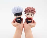 左から「るかっぷ 呪術廻戦 五条悟」、「るかっぷ 呪術廻戦 虎杖悠仁」。