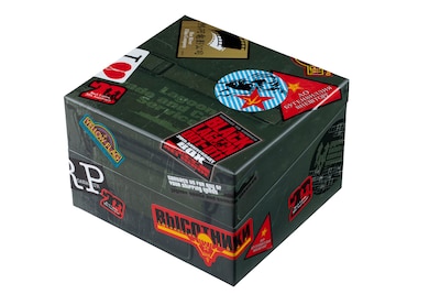 「BLACK LAGOON 1-11 20th ANNIVERSARY BOX」に、同梱のステッカーを貼り付けたイメージ。