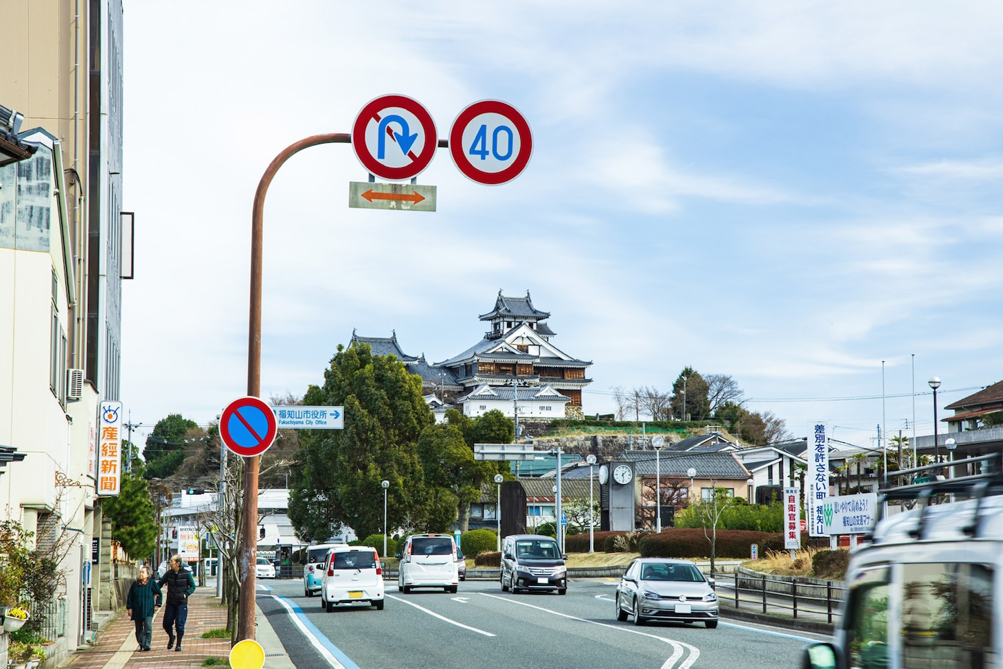 福知山市役所前から福知山城を望む様子。（提供：京都府福知山市）