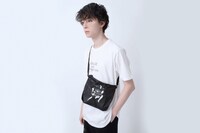 サコッシュの使用イメージ。