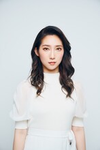 イヌ役のファーストサマーウイカ。