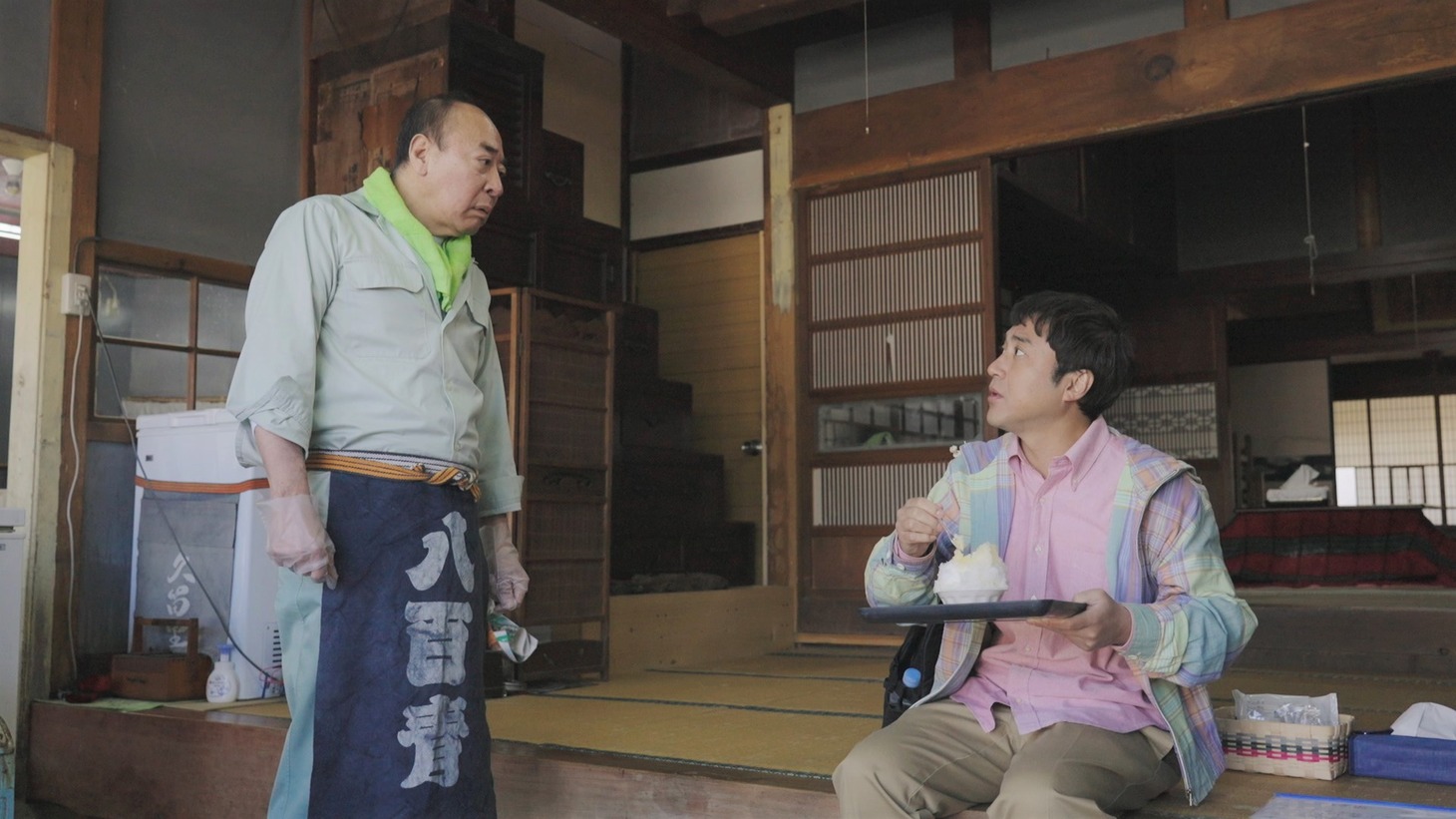 ドラマ「全っっっっっ然知らない街を歩いてみたものの」第5話よりモト冬樹とムロツヨシ。