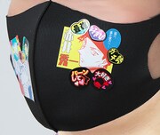 「名探偵コナン マスク用ステッカー」の使用イメージ。(c)2020　青山剛昌／名探偵コナン製作委員会