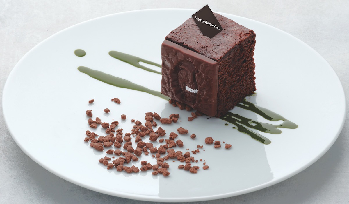 「巨人の壁面ケーキ」