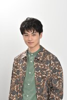 中川大輔扮する三輪玲。