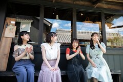やくならマグカップも 1話で姫乃が陶芸に挑戦 実写パートでは声優陣が軒下で談笑 コミックナタリー