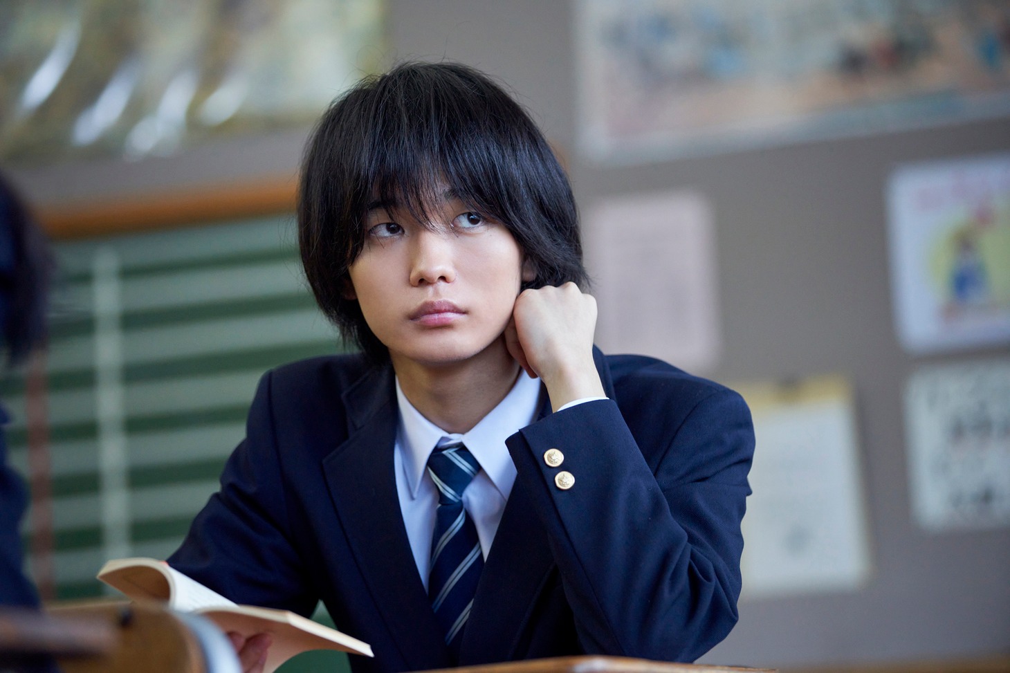 磯辺役の青木柚。(c)2021『うみべの女の子』製作委員会