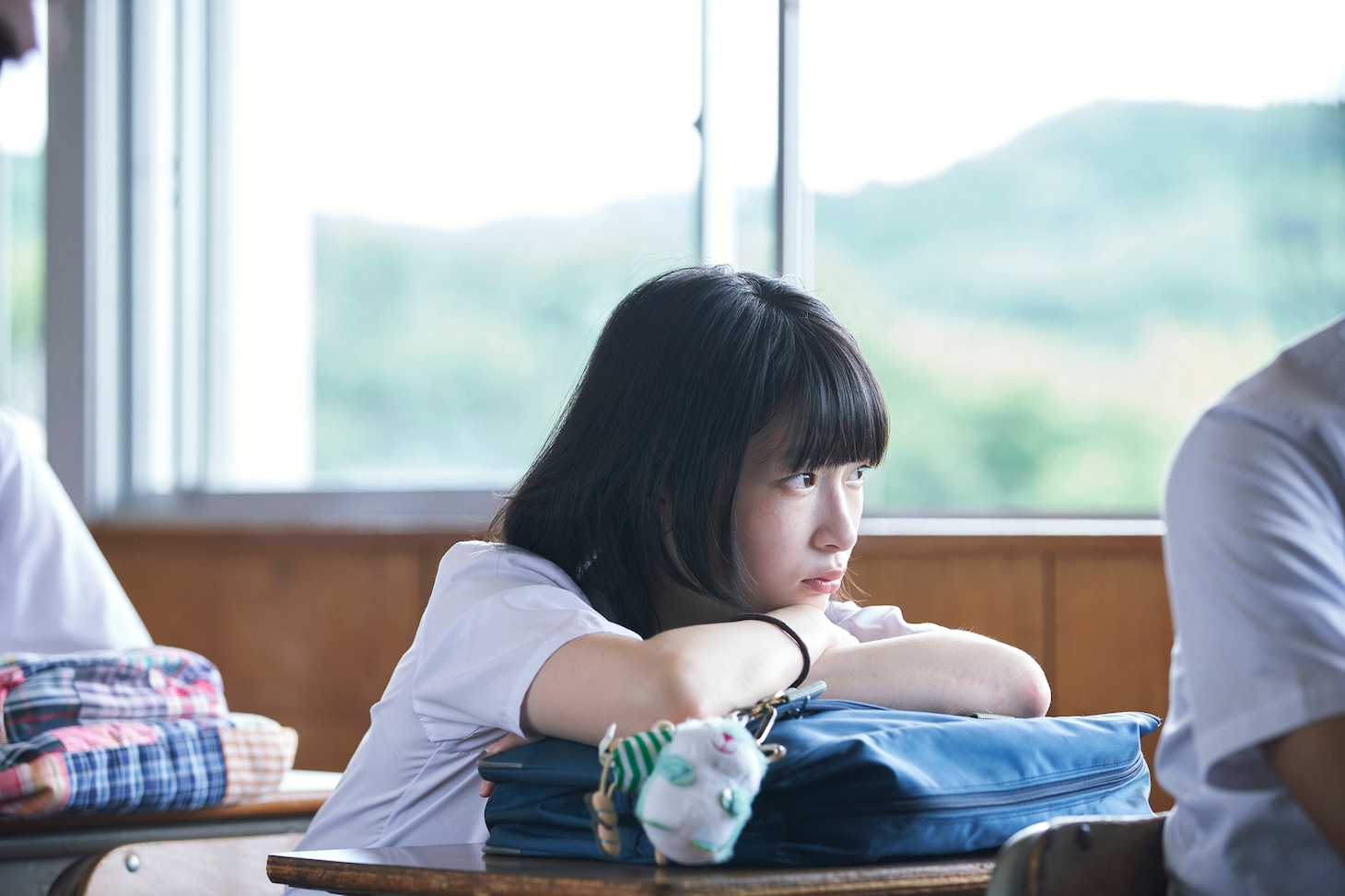 小梅役の石川瑠華。(c)2021『うみべの女の子』製作委員会
