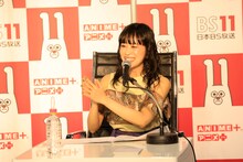 青木十子役の本泉莉奈。