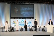 「AnimeJapan 2021」のTVアニメ「月とライカと吸血姫（ノスフェラトゥ）」ステージイベントより。左から木野日菜、小松未可子、日野聡、内山昂輝。(c)牧野圭祐・小学館/「月とライカと吸血姫」製作委員会