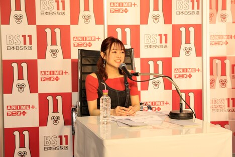 成瀬直子役の若井友希。