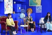 左から浅草みどり役の伊藤沙莉、金森さやか役の田村睦心、水崎ツバメ役の松岡美里。