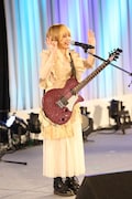 「BLUE REFLECTION」プロジェクトのトークイベントより、EXiNAのライブの様子。