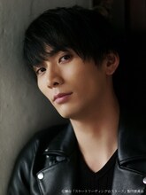 姫川泉澄役の校條拳太朗。