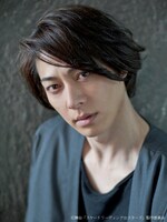 安達拓海役の成松慶彦。