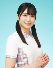 仮面の少女役の丹生明里（日向坂46）。