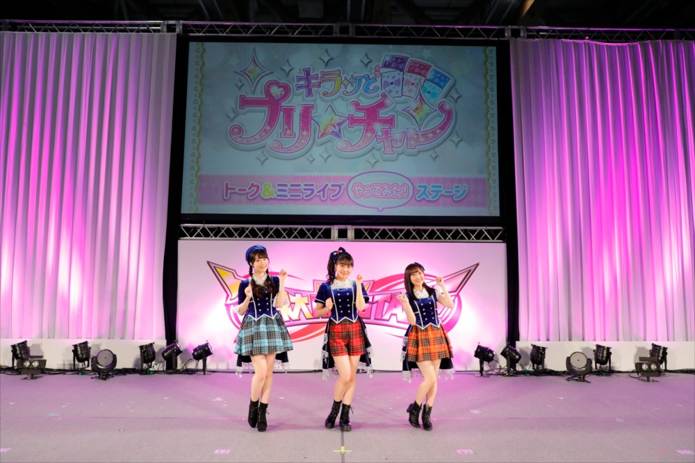 左からRun Girls, Run！の厚木那奈美、林鼓子、森嶋優花。