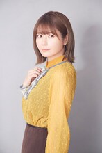 星崎理香役の竹達彩奈。