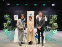 「AnimeJapan 2021」内で行われたTVアニメ「Vivy -Fluorite Eye's Song-（ヴィヴィ -フローライトアイズソング-）」ステージより。左から福山潤、種崎敦美、高橋祐馬プロデューサー。