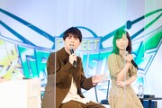 イベントの様子。左から梶裕貴、洲崎綾。