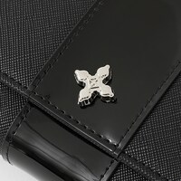 「クロロ=ルシルフル モデル」の長財布。