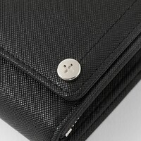 「クロロ=ルシルフル モデル」の長財布。