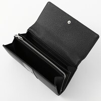 「クロロ=ルシルフル モデル」の長財布。