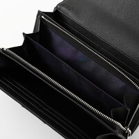 「クロロ=ルシルフル モデル」の長財布。