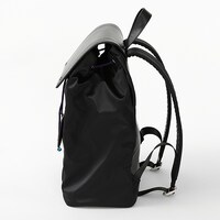 「クロロ=ルシルフル モデル」のバッグ。