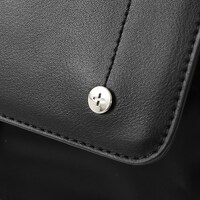 「クロロ=ルシルフル モデル」のバッグ。