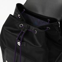 「クロロ=ルシルフル モデル」のバッグ。