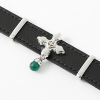 「クロロ=ルシルフル モデル」のブレスレット。