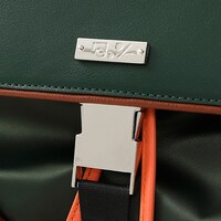 「ゴン=フリークス モデル」のバッグ。