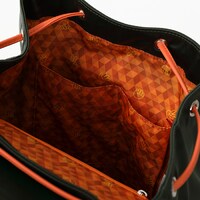 「ゴン=フリークス モデル」のバッグ。