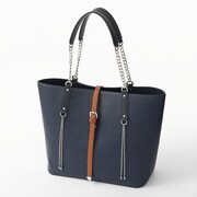 「クラピカ モデル」のバッグ。