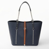 「クラピカ モデル」のバッグ。