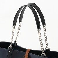 「クラピカ モデル」のバッグ。